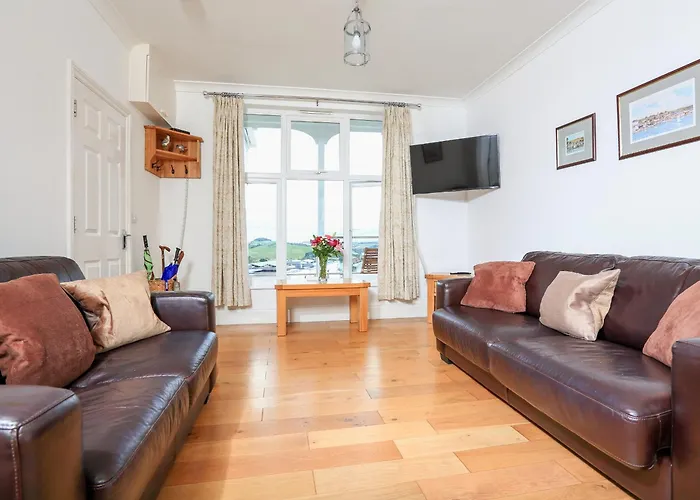1 Lyndhurst